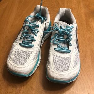 Altra women’s cushioned running sneakers size 7.5